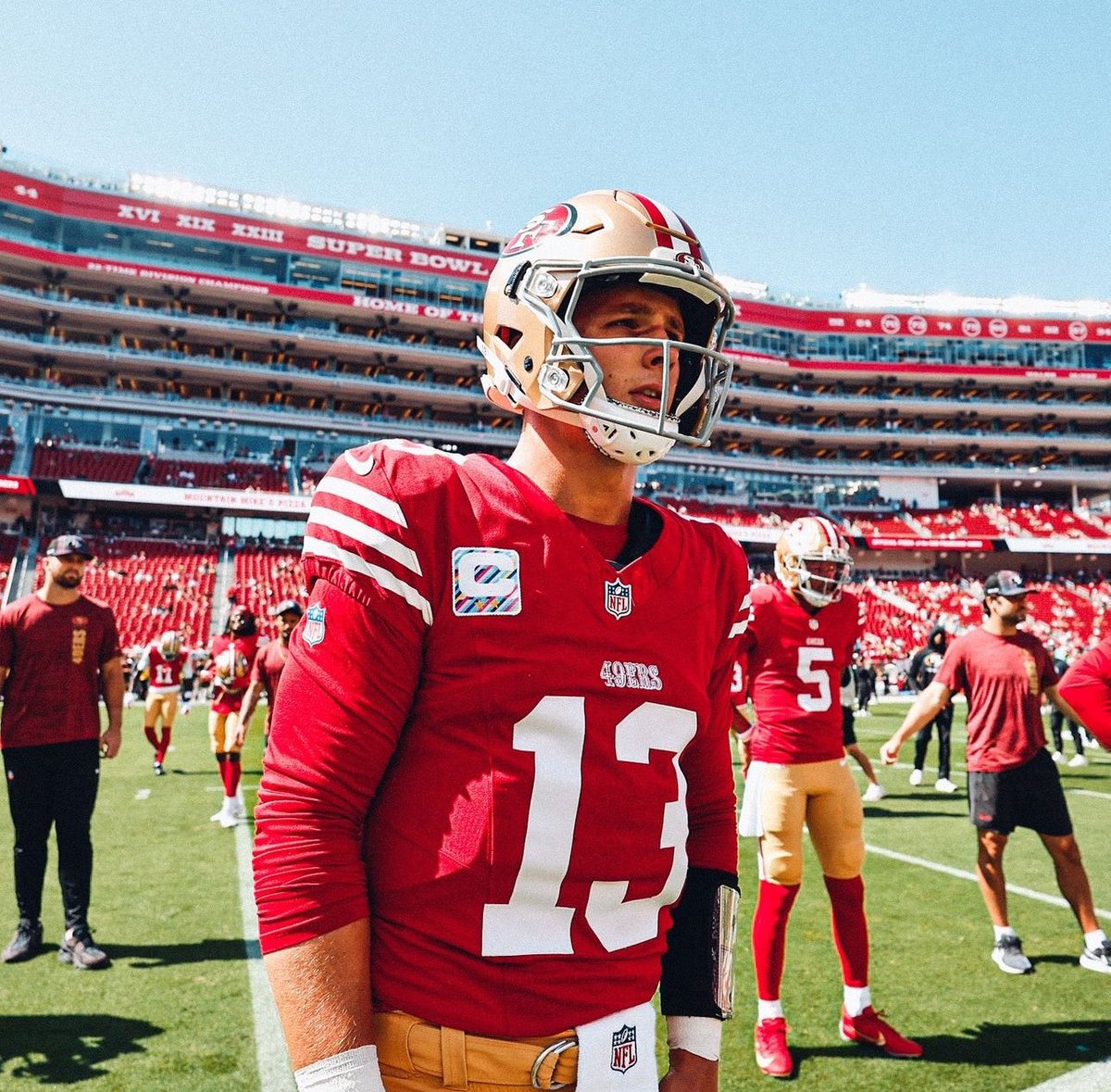 MLFootball's tweet photo. LEGENDARY: #49ers QB Brock Purdy has the highest passer rating over the first 25 career starts by any player in #NFL HISTORY 

1) Purdy: 112.6
2) Patrick Mahomes: 112.5
3) Kurt Warner: 106.2

MR. IRRELEVANT IS PRETYY DAMN RELEVANT https://t.co/ENP2IzYbeI