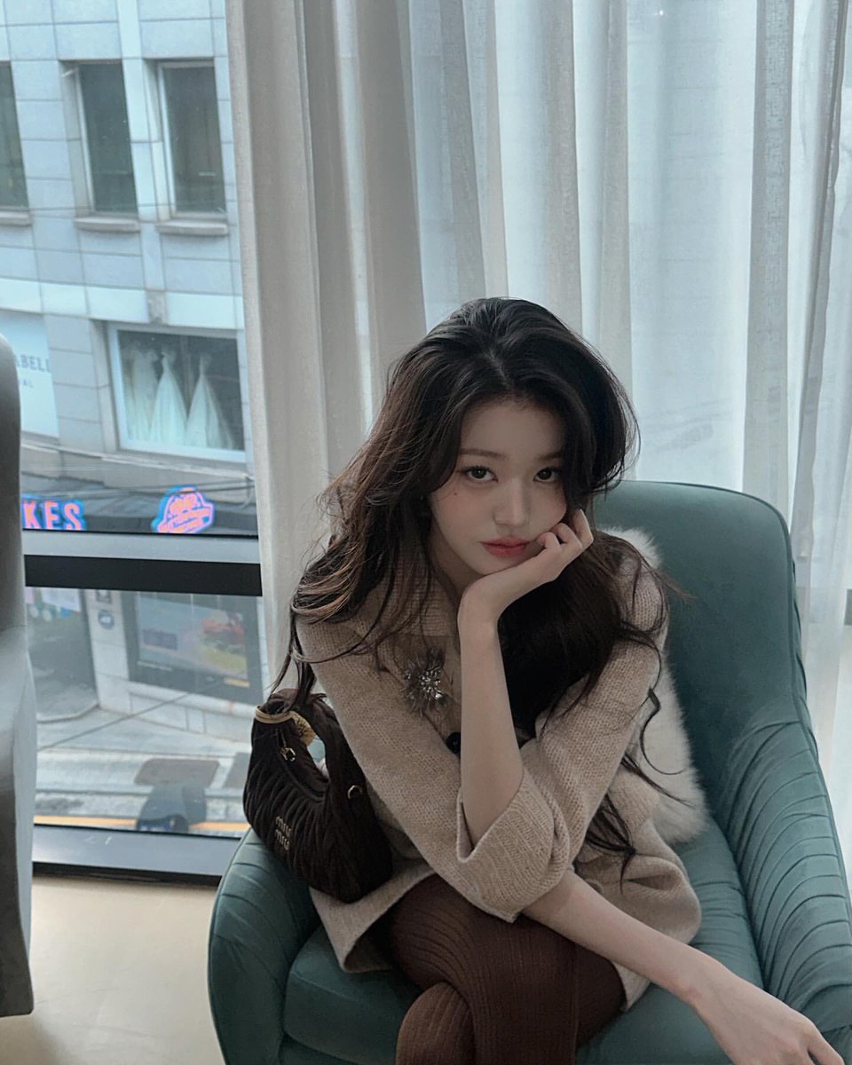 luvwy04's tweet photo. 가을여자 원영님 얼굴 봐............ https://t.co/zgbGueRlPx