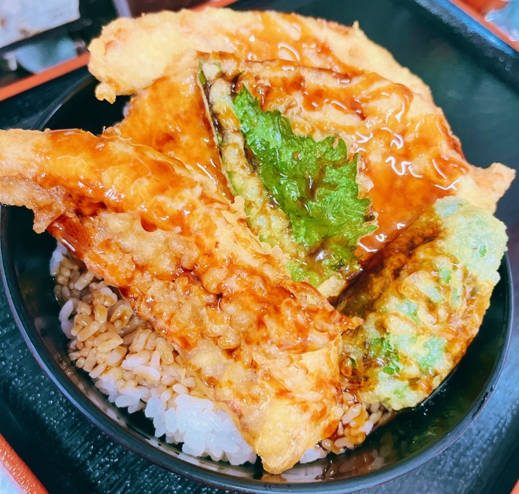 gaji1007's tweet photo. ランチ営業します

本日は数量限定天丼あります
リクエストにおこたえして

後ごちゃ混ぜ漬け丼あります
イカや色々な魚が入ってます

画像はいつかの天丼です(ﾉ∀｀笑)

#小料理屋どんどん
#隠岐郡
#隠岐島前
#ちぶり島
#知夫里島
#知夫村
#食べ物
#居酒屋
#天丼
#漬け丼 https://t.co/uyaYRiFeoD