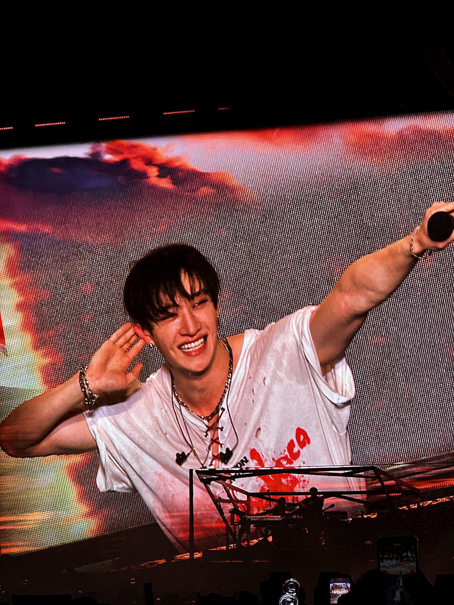 blauprompts's tweet photo. yes.

280924 stray kids
#BangChan 
#dominATE_in_Singapore #dominATE_SG #dominATE_SINGAPORE #DOMINATE_IN_SG https://t.co/uAexFeANrA