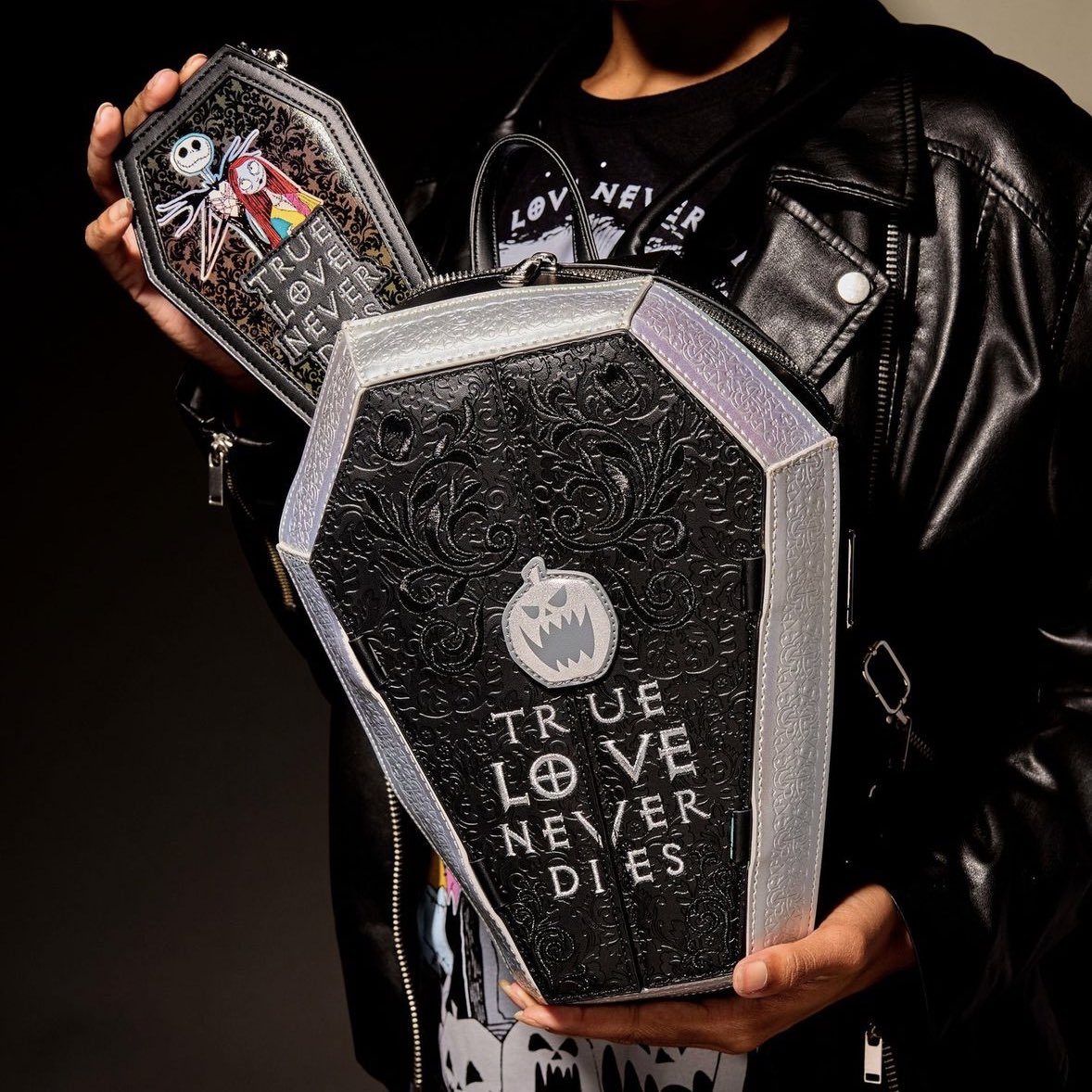FunkoPOPsNews's tweet photo. NYCC Loungefly reveals ~ they will be launching this fun Nightmare Before Christmas Backpack and Wallet set! Limited to only 300 ~ #NYCC #NYCC24 #NYCC2024 #Loungefly #MadEngine #Fly #FunkoXLoungefly #Disney #Backpacks https://t.co/bCQNgcJEnv
