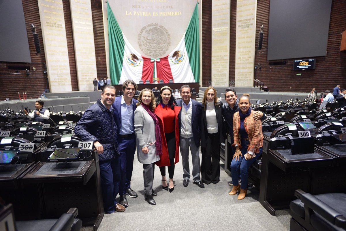 Domingo de Sesión ordinaria desde la <a href="/Mx_Diputados/">H. Cámara de Diputados</a>. En la bancada verde trabajamos por consolidar un #México próspero. 😎👊🏼