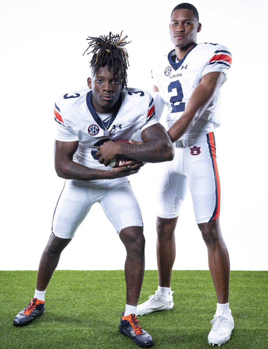 AlHenderson_1's tweet photo. less do this Brudda @DeuceKnight ⏳ Auburn family let him know where to come 🏡🦅 https://t.co/vXKlatYNuP
