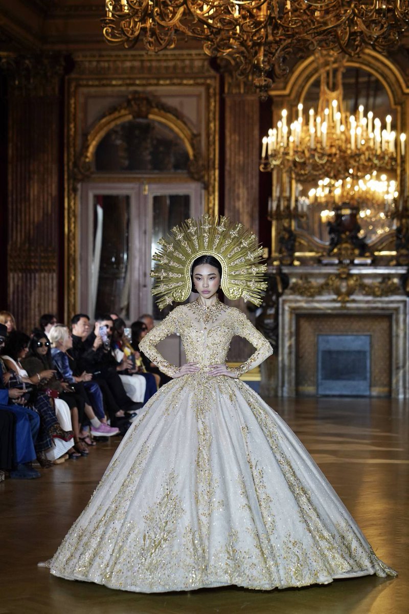 KapamilyaTFC's tweet photo. Here are some photos of @@maymayentrata07 as she walked the runway for Leo Almodal at this year’s #ParisFashionWeek - she also performed the English Version of her track “Amakabogera” 

#MaymayGoesToParis #AmakabogeraInParis 🇫🇷 https://t.co/t68oT2PGHv