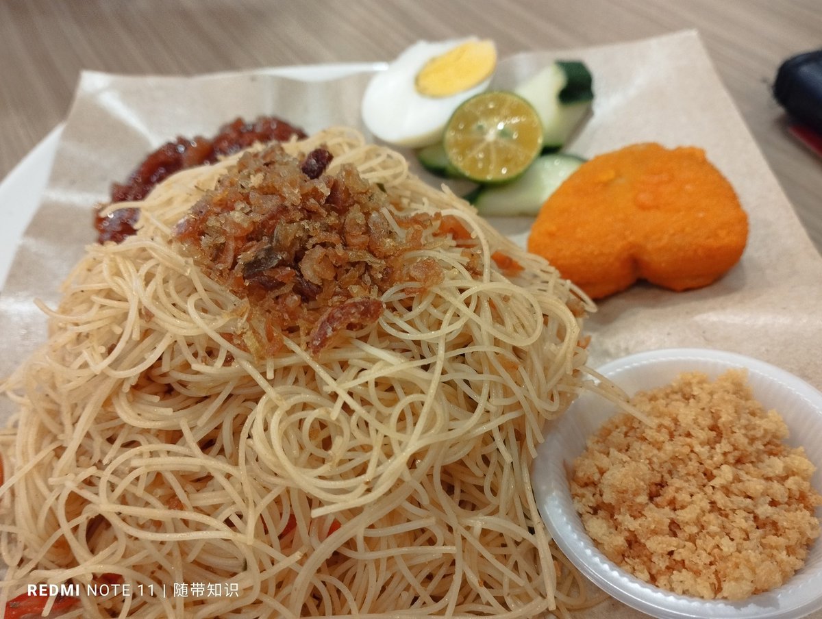 Mie Pipih Penyet and Bihun Goreng Penyet #Indonesia #Breakfast