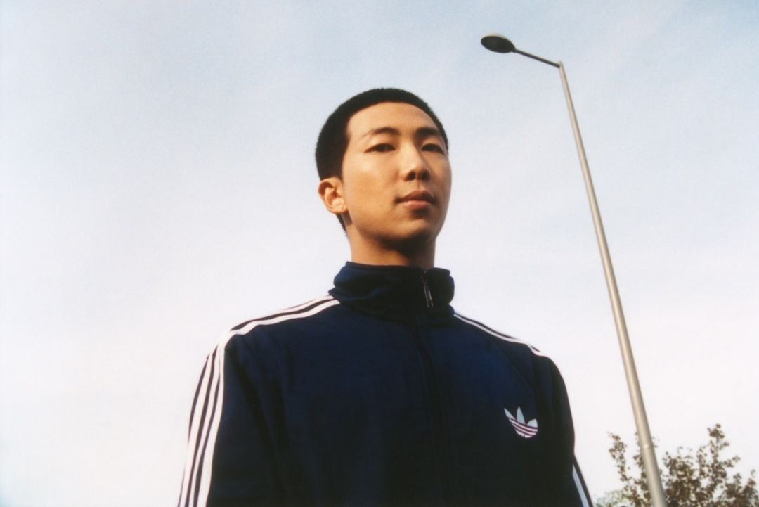RM_TeamIna's tweet photo. 📝 BTS RM, 'LOST!' MV Ciclope·Nominasi UKMVA 

RM mendapat banyak perhatian di industri film berkat film dokumenternya 'RM: Right People, Wrong Place'. Film ini merupakan dokumenter K-pop pertama yang diundang ke sesi Open Cinema di Busan International Film Festival (BIFF) ke-29 dan akan diputar pada tanggal 7, bulan depan. Open Cinema merupakan sesi yang menampilkan film-film baru yang memiliki kualitas artistik dan popularitas di antara film-film yang diundang ke festival tersebut serta karya-karya yang telah menarik perhatian internasional. 'RM: Right People, Wrong Place' terjual habis setelah tiket dibuka pada pukul 10 pagi pada tanggal 24 September. 

#RM #방탄소년단RM #김남준 #RightPeoplewrongplace