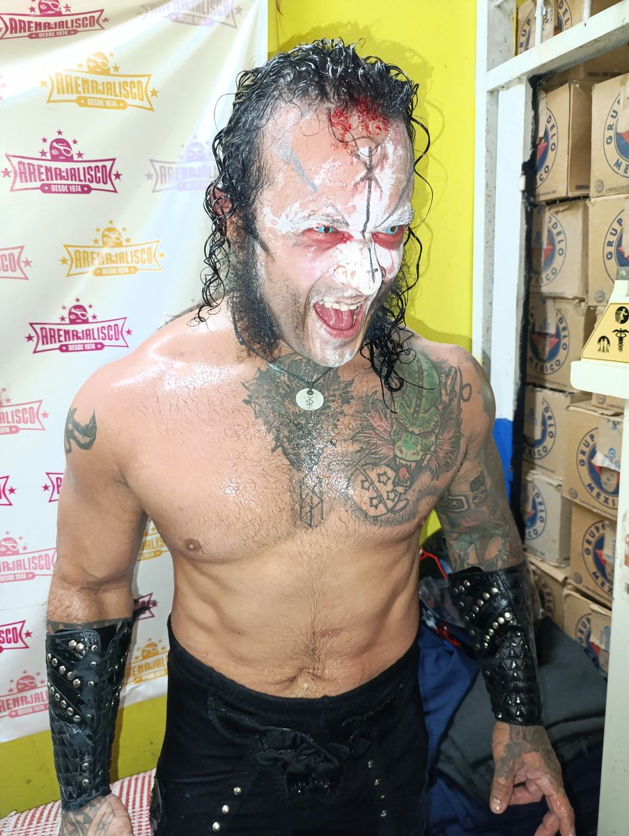 Más Lucha tweet media