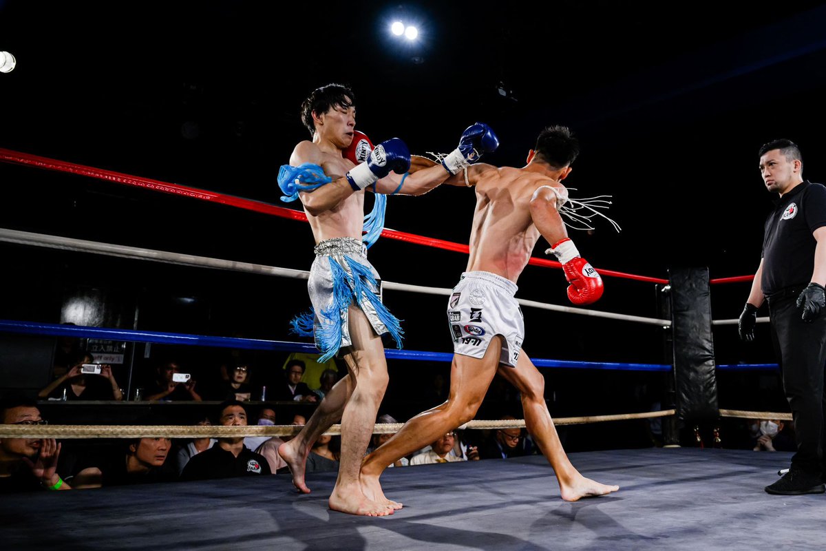 japankickboxing's tweet photo. KICK Insist20
2024・9・29（日）新宿FACE
フェザー級３分3R
石川智崇（KICKBOX）
VS
松岡優太（チームタイガーホーク）

勝者；松岡優太　判定3-0

写真提供 : 和Photograph
※無断転載や引用は固く禁じます
写真の購入・撮影依頼はDM又はメールにてお願い致します https://t.co/lRVKwtRBFH
