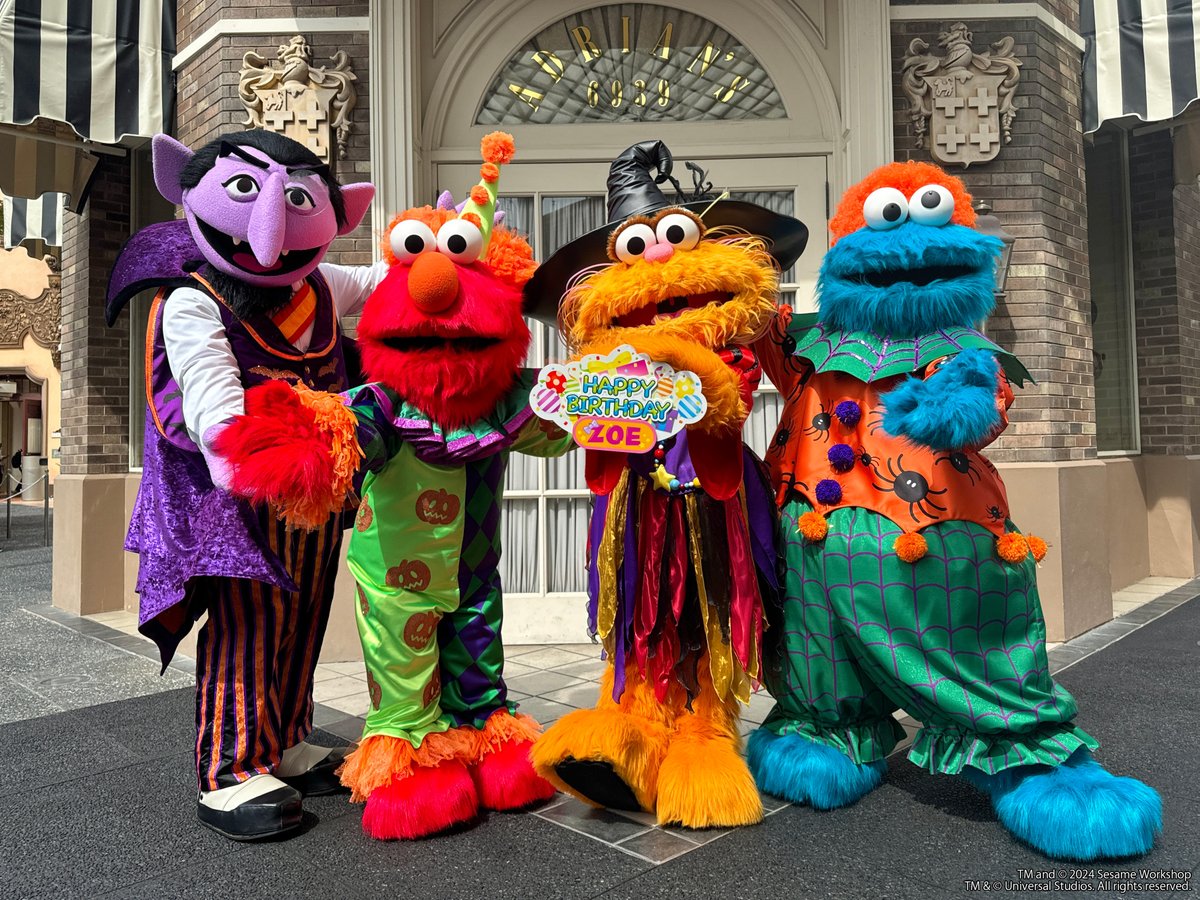 USJ_Official's tweet photo. 🧡みんなでお祝いしなくちゃ♪🧡
🎂#HappyBirthdayゾーイ🎂

いつもオシャレで
衣装がかわいいゾーイ✨

ゾーイに似合いそうな
ファッションアイテムを届けて
お誕生日をお祝いしよう❣
【🎀】【👗】【💍】【🩰】

皆さんが撮ったゾーイの写真もリプライでシェアしてね📸

#USJ #NOLIMIT #超元気特区 https://t.co/yLd0fG0vvB
