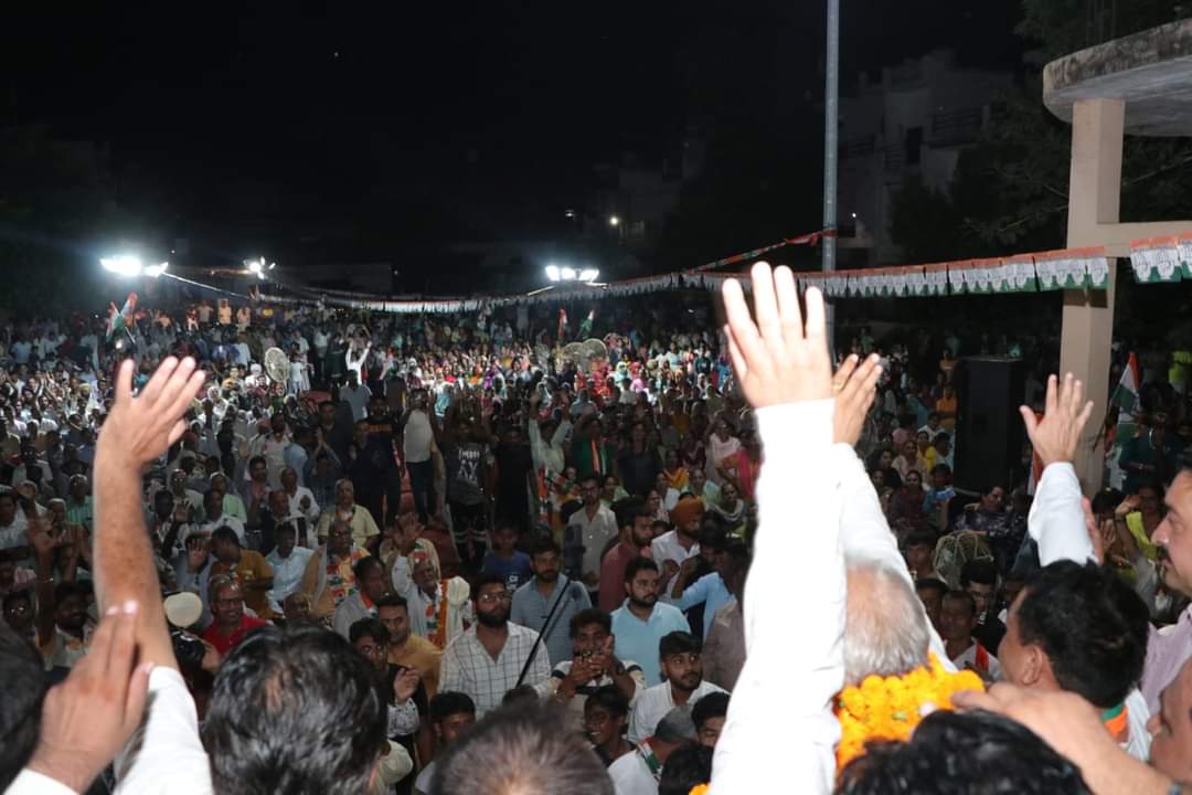 AshokArora_INC's tweet photo. 📍 #ज्योति_नगर #लायलपुर_कॉलोनी
5 अक्टूबर । बैलेट नंबर 1 । चुनाव चिन्ह हाथ चाय कार्यक्रम के दौरान उमड़े जनसैलाब ने कांग्रेस की प्रचंड जीत का ऐलान कर दिया है
#अक्टूबर_आठ_भाजपा_सपाट #HaathBadlegaHalaat #AaRahiHaiCongress #HaryanaMaangeHisaab #मोहर_लगेगी_हाथ_पे #NetaNahiBeta #HaryanaCongress #viralpost2024シ #vidhansabhaelection2024 #Bhupindersinghhooda #deependersinghhooda #Update