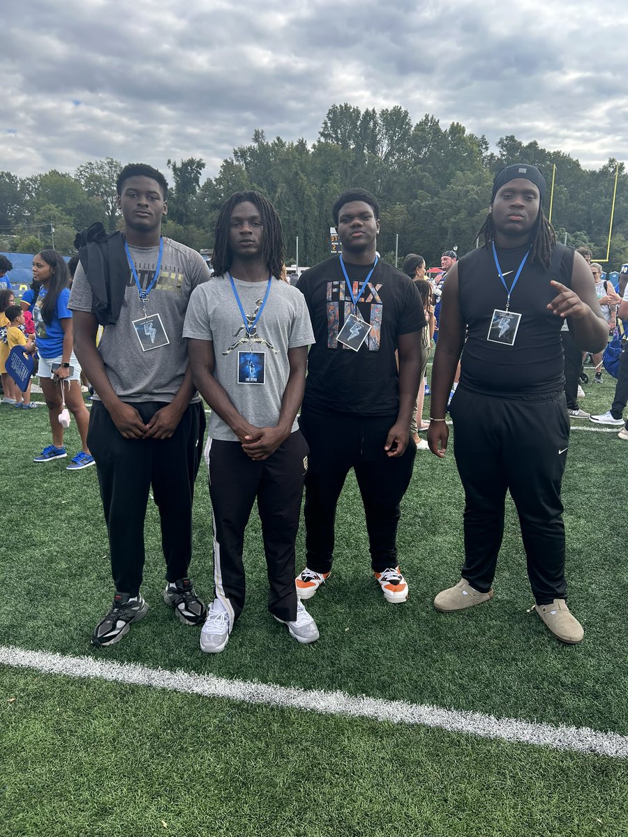 d1_kingston75's tweet photo. Thank you, limestone for the game day invite 💯
@GCGatorFootball @Nate_Garner_75 @LimestoneFB https://t.co/6fTSczLfM5