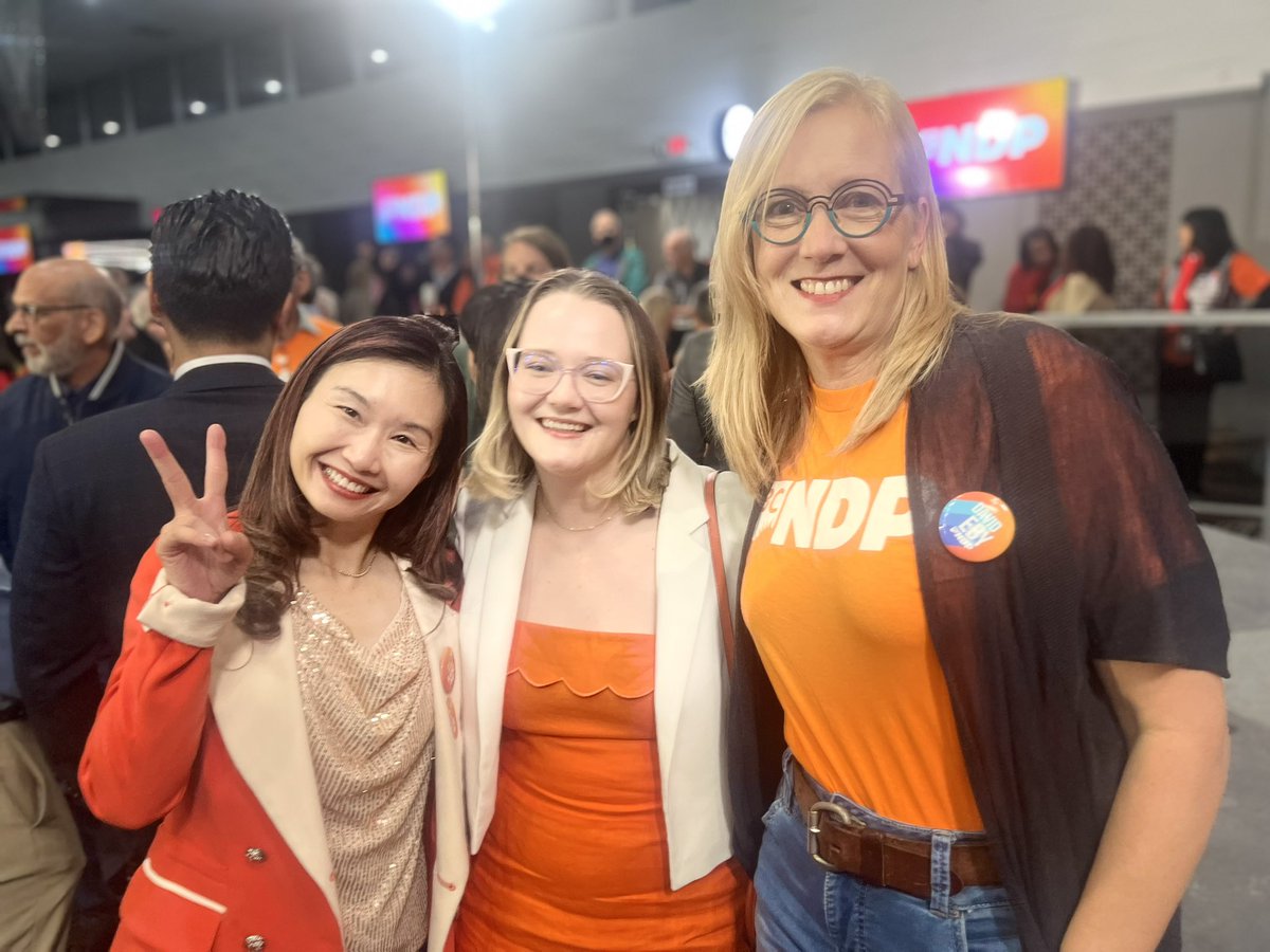 BrendaBaileyBC's tweet image. Wow! Huge crowd of 1600 today in Surrey to feel the big energy momentum and cheer @Dave_Eby and entire @bcndp team on!

E-20 Let’s Go! #knockondoors #actionforpeople #rallyforpeople