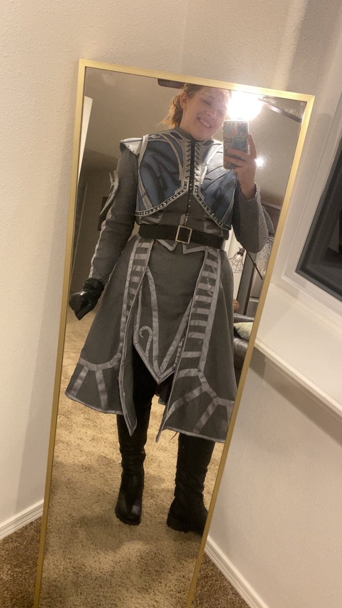 LochNessLex's tweet photo. I am going to be hand sewing moons and stars on the bottom of this coat for the next three weeks but it’s finally in a state where I can put it all on!!!!!! 🌑✨ #BaldursGate3 #bg3 #baldursgate3cosplay https://t.co/cgYlDXphiW