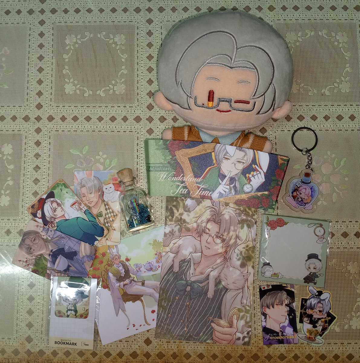 shiraishion's tweet photo. just got my mail order bundle today from @VynCSEph!! always love the artist's works 🫶

looking forward to next year's bday event yay!

momo is happy (⁠*⁠＾⁠3⁠＾⁠)⁠/⁠～⁠♡ https://t.co/QQtO8vVd5S