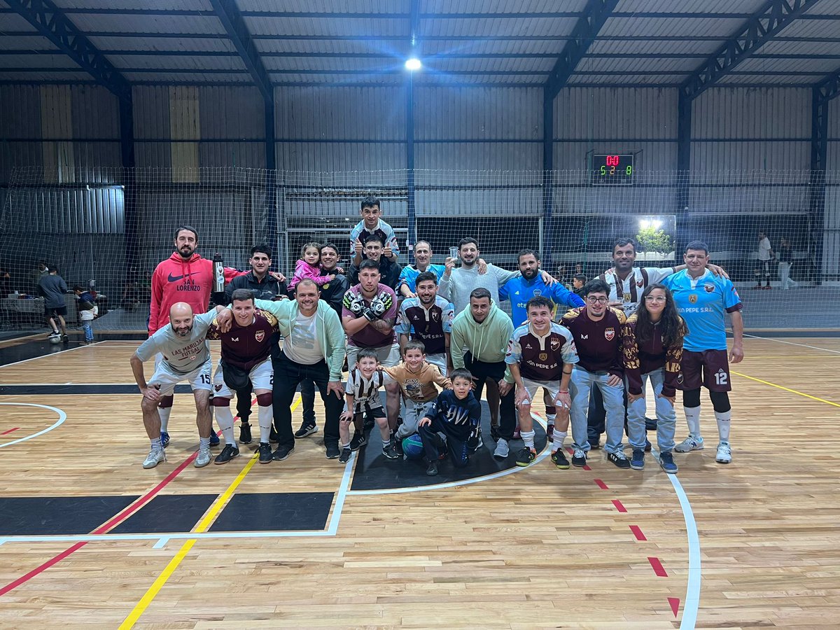LasMarujasSJ's tweet photo. Por Walkover gano el EQUIPO 🍷 

Sumamos de a 3 sin jugar, EL EQUIPO se presentó y ganamos! Siempre firmes, siempre juntos! VAMO MI GENTE 🍷 

“TENGO UNA BANDA AMIGA QUE ME AGUANTA EL MOSTRADOR” https://t.co/AS7LChOcfs