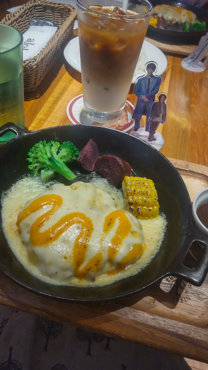 zurazuratekko68's tweet photo. ドラフェスからのファンミ…
ちょっとハードだったけど
2日間楽しすぎたー🎵
大宮も前橋も初めて降り立ったけど
いい思い出しかないです🥰
次は絶対にフライングガーデンの
ハンバーグを食べに行きたいな😏
お友達もどうもありがとう✨
また来月運動会でね🤣
#MILK #BIGLOVEYEAR
#スパドラ #DRAFES https://t.co/SsFDrTJ5wy
