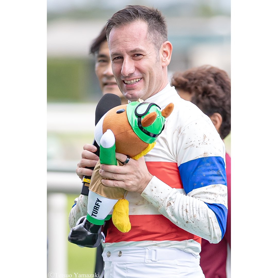 TetsuY39's tweet photo. demuromirco

1300 wins
素敵な笑顔でした。

2024.09.29
ChukyoRacecourse

#ミルコ・デムーロ
#demuromirco https://t.co/DYWk1RiH2R