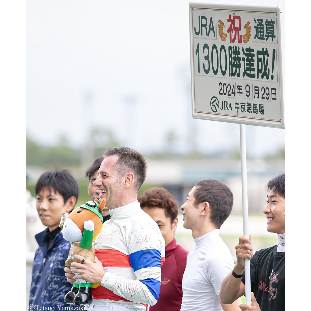 TetsuY39's tweet photo. demuromirco

1300 wins
素敵な笑顔でした。

2024.09.29
ChukyoRacecourse

#ミルコ・デムーロ
#demuromirco https://t.co/DYWk1RiH2R