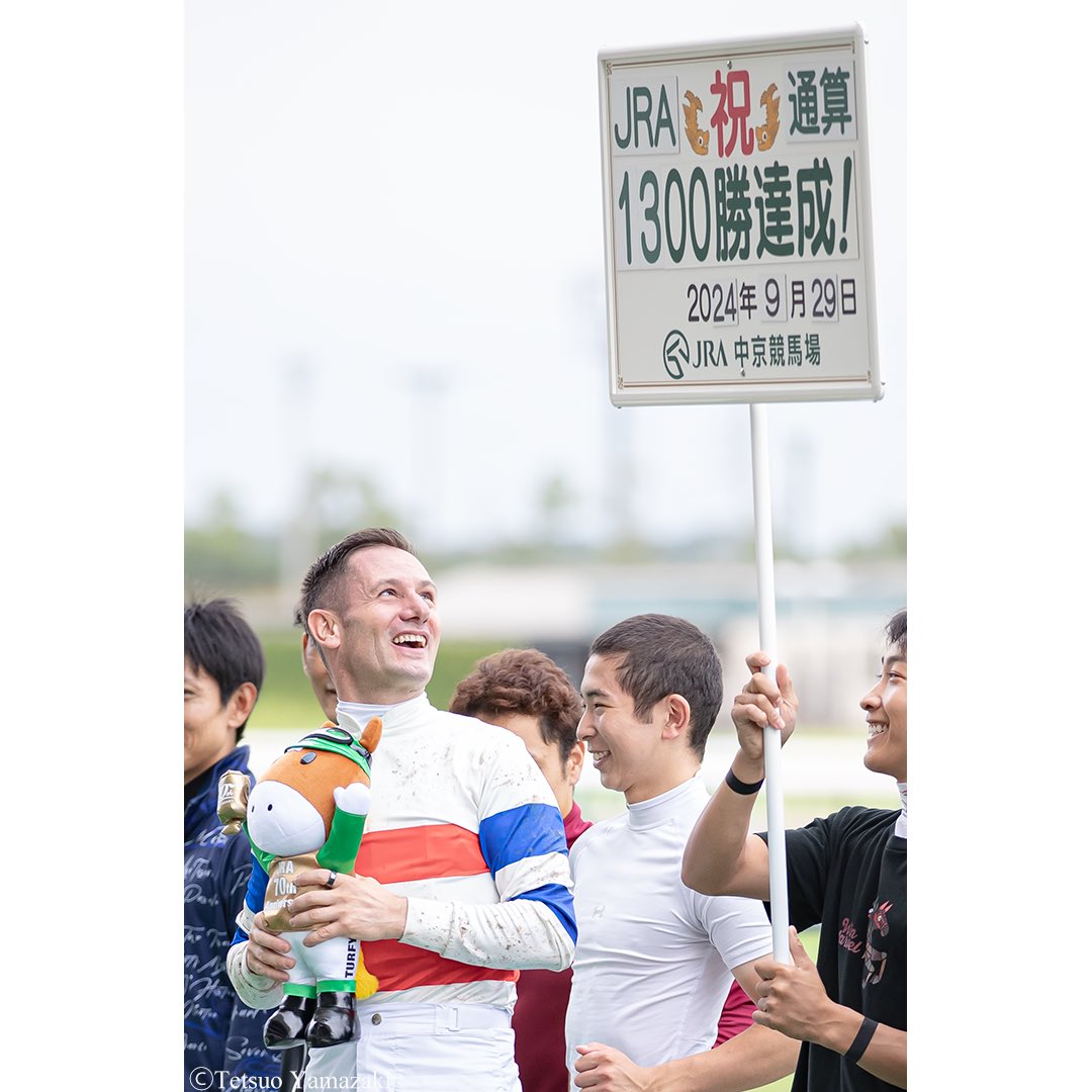 TetsuY39's tweet photo. demuromirco

1300 wins
素敵な笑顔でした。

2024.09.29
ChukyoRacecourse

#ミルコ・デムーロ
#demuromirco https://t.co/DYWk1RiH2R
