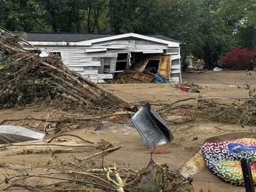 “I love climate change. Think of all the waterfront properties.”- Donald Trump  

This dude is EVIL! ☝🏻

#TrumpIsUnfitForOffice #Trump #MAGA