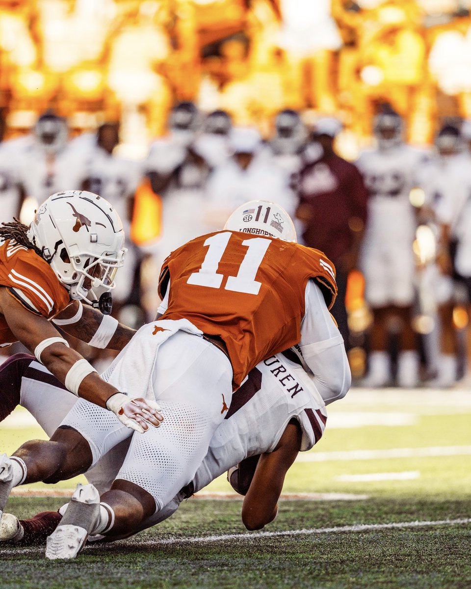 4THANDFIVEJOSH's tweet image. I think Colin Simmons could be the best player in the country by his senior year. 

Media By: @TexasFootball
