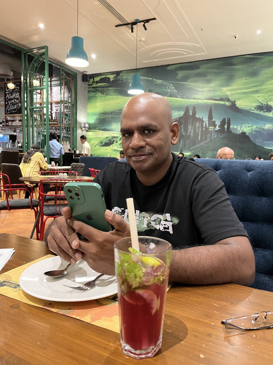 iamEzhilR's tweet photo. #SepMemories
1. A superb Al faham from Marhaba
2. Sunday breakfast with the boys at MPH
3. Lunch at Toscano
4. Chilling with my folks at bessie beach https://t.co/4SB67YhGu1