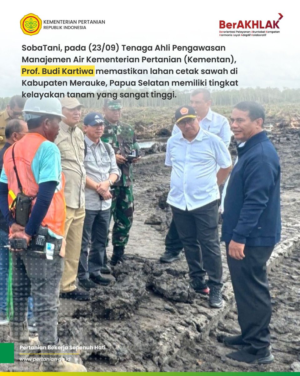 kementan's tweet photo. 1. SobaTani, hasil survei menunjukan lahan cetak sawah di Kab. Merauke sudah layak tanam!
Tenaga ahli pengawasan manajemen air Kementan Prof. Budi Kartiwa mengungkap, jika lahan cetak sawah di Kab. Merauke layak tanam. Salah satunya karena kondisi air di persawahan terbilang baik https://t.co/cSGhObllrt