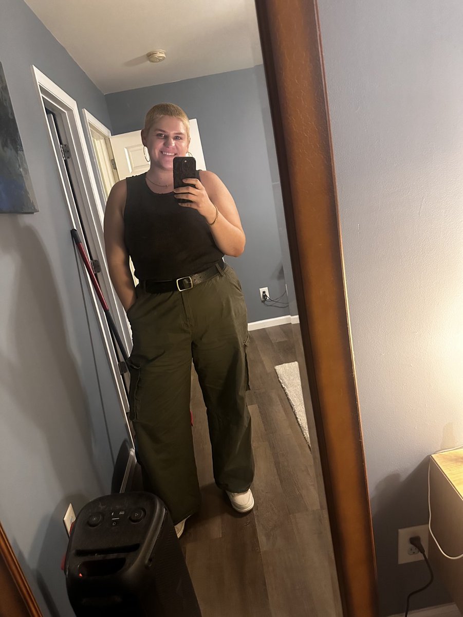 2020                            2024
Shirt got longer and hair got shorter 🤣