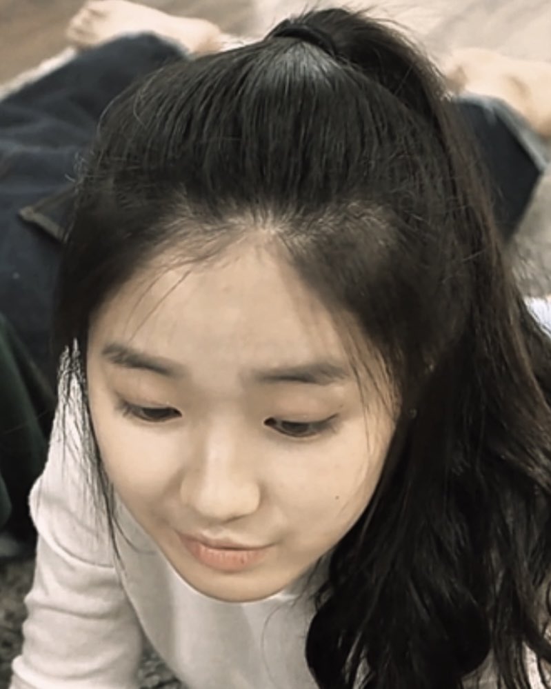 HYEHOLICS's tweet photo. can’t get enough of watching hye yoon old videos, SHE’S INSANELY PRETTY 😩😩 https://t.co/VIY5s7rVrz