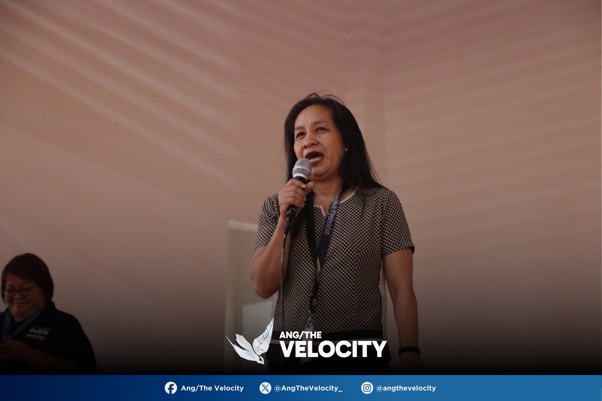 AngTheVelocity_'s tweet photo. Incumbent Officer in Charge (OIC) school principal Carmela Orogo turns over administration to Dr. Cynthia Cuya, two months after the initial start of the school year.

Cuya is slated to act as the school’s director for the remaineder of the school year. https://t.co/6tgqYqbODM