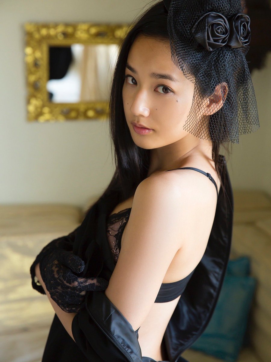 红杏微墙 tweet media