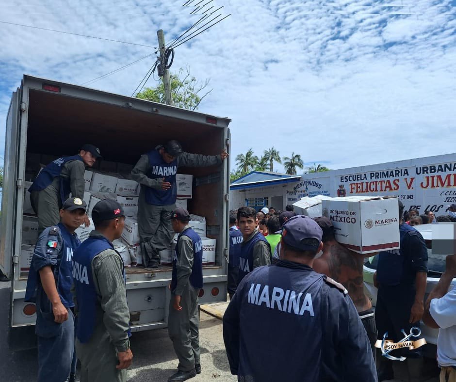 SEMAR_mx's tweet photo. 📢⚓¡Atención, comunidad de #Acapulco! 

Estos son los puntos de entrega 📍 de víveres para el día lunes 30 se septiembre:

⚓️ 9:00 CICI Renacimiento
⚓️ 9:30 Chedraui Diamante

#GranFamiliaNaval con su ayuda llegaremos a más personas.

¡Por favor, comparte!

#LaMarinaCercaDeTi
#HuracánJohn