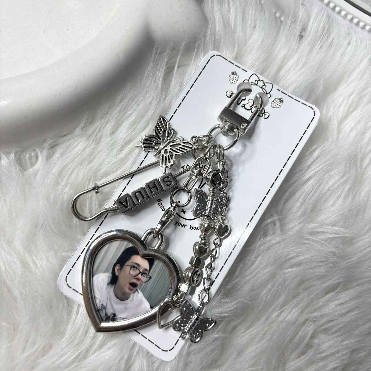 dzco_keychains's tweet photo. -ˏˋ⋆ 𝘰𝘯𝘦 𝘯𝘦𝘸 𝘮𝘦𝘴𝘴𝘢𝘨𝘦 ⋆ˊˎ-

『 to ➽ 𝙘𝙖𝙧𝙖𝙩; 』

↳ ❝  user @𝘫𝘰𝘴𝘩𝘶_𝘢𝘤𝘰𝘶𝘴𝘵𝘪𝘤 says hello ! ❞ 𝄞 🎧 ₊˚ෆ

✎ .° ༘⋆🖇₊˚ෆ

ʙᴏᴜɴᴅ ᴛᴏ ✈️ ᴅᴀᴠᴀᴏ
#SEVENTEEN #svt #JOSHUA #hongjoshua #joshuasvt 
©dzco https://t.co/cMHeejl1yl
