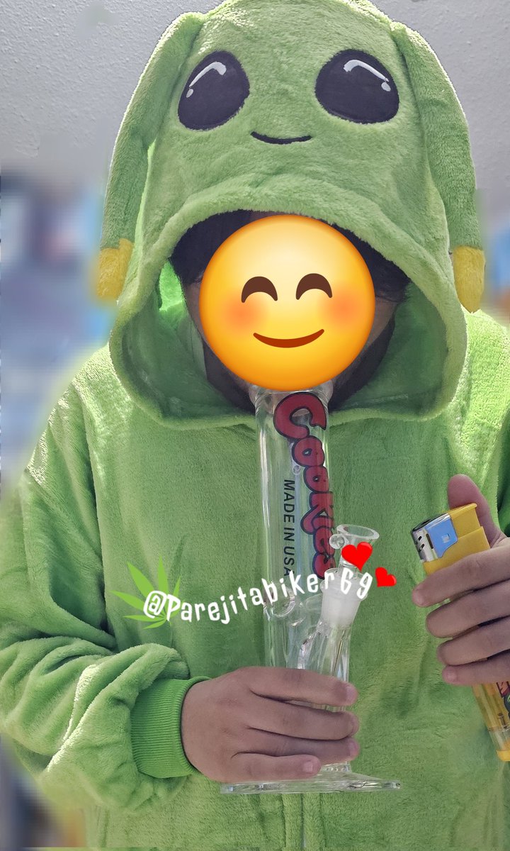 ParejitabikerSW's tweet photo. Cada quien jala de donde más le gusta 🥴😋💚 #ElVerdeEsVida 
Un domingo Exquisito.

🔄♥️

@ParejitabikerSW #Parejitabiker69 
#DomingoDeMorboYProvocación #domingo #love420 #UFO 
Parejitas q se quieran unir a nuestro grupo WhatsApp, dejen comen 🤭❤️‍🔥 https://t.co/BwTQOuREOq