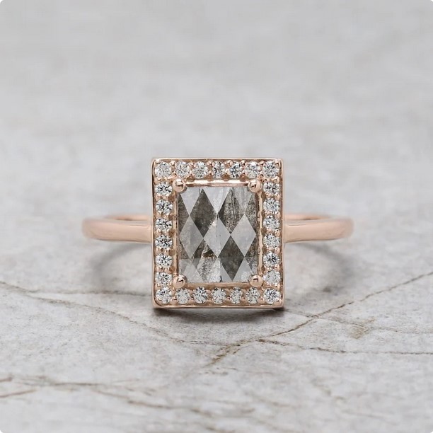 FDJewels's tweet image. Square Cut Salt And Pepper Diamond Ring 1.50 Ct 6.85 MM Square Diamond Ring 14K Solid Rose Gold Silver Engagement Ring Gift For Her QL1615

ETSY : etsy.com/listing/103707…

#SquareCutDiamond #SaltAndPepperDiamond #SquareDiamond #EngagementRing #GiftForHer #UniqueDiamond