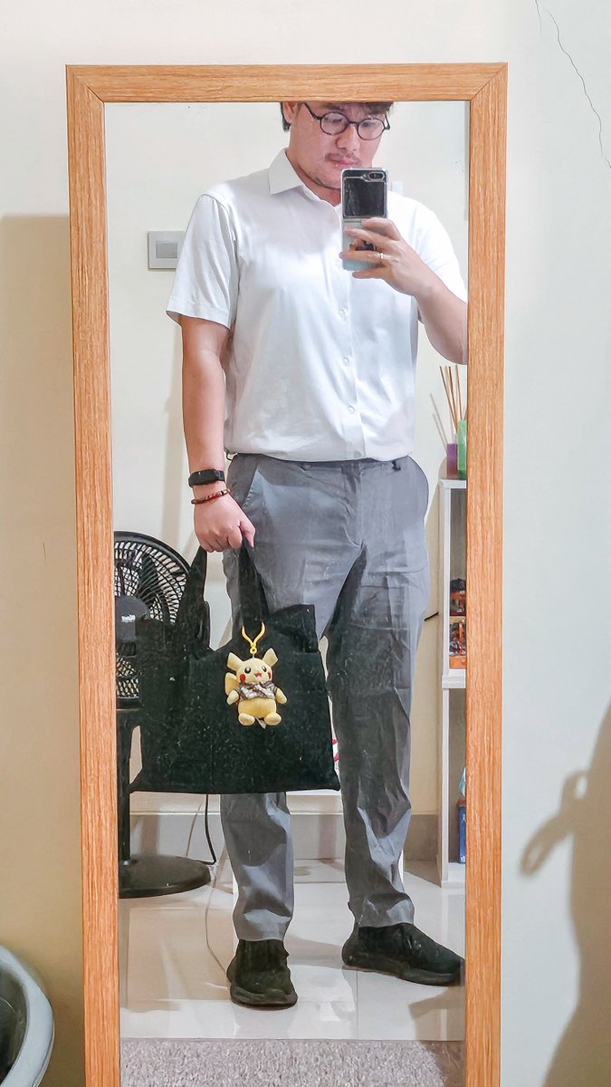 vincentstefs's tweet image. Oke sebagai warga Bekasi yang rumahnya dekat dengan kampus yg kasih Doctor Honoris Causa ke RA, tentu penasaran juga. Berikut guide line cara ke "kampus" nya &amp;amp; aku sengaja pura2 pakai outfit mau ke kampus. Kita mulai dari pertigaan Rawa Bugel-Muchtar Tabrani! LET'S GO! 🏃🏻‍♂️💨