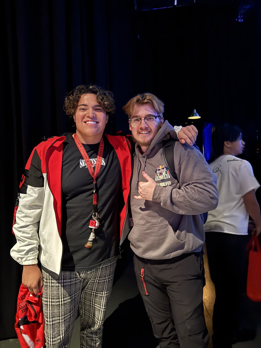 AYOOO SIXXX! tweet media