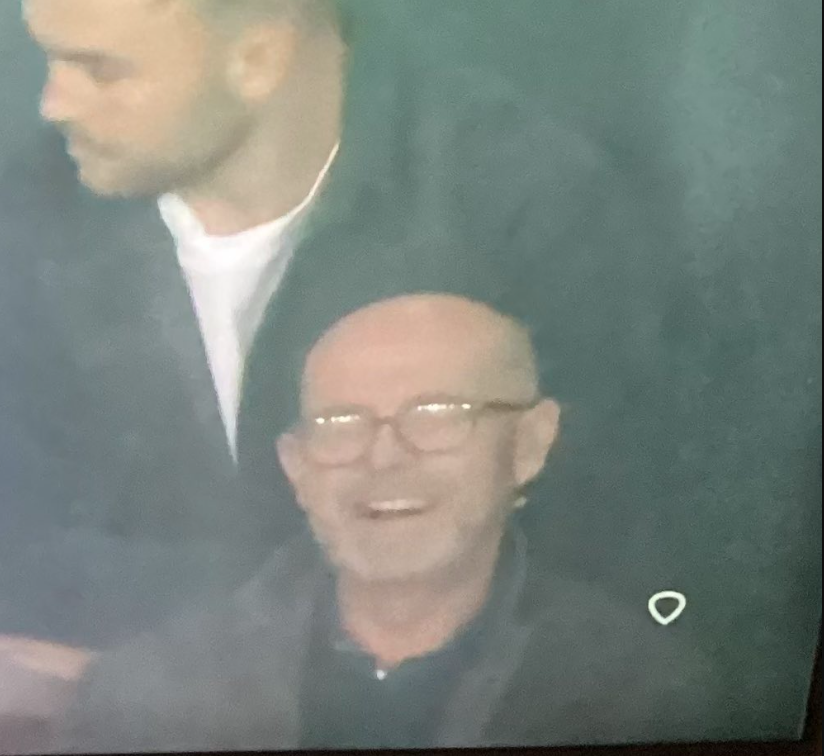 Phillip_Thomaz's tweet photo. @sportmarketing1 @UKLabour @BBCr4today @BBCNewsnight @BBCPolitics @bbcquestiontime @bbclaurak Before and after our, Nick spotted the @SkySportsPL cameras.
#r4today #VIPSeats https://t.co/Gu3pELM5Wp