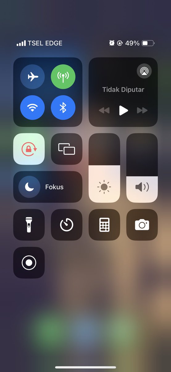 luxfeeer's tweet photo. @Telkomsel kenapa ini E telkomsel 😭, tolonglahh hadehh mahal lo paket internet kalian https://t.co/joOBQGqneN