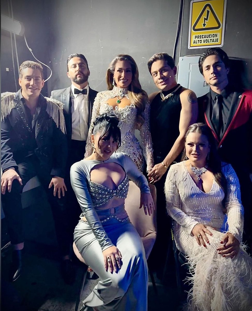 Adlcdelacruz's tweet photo. Hermosas y guapos
#AgusFernandez
#potro
#mariana#gomita
#torpecillo
#sian https://t.co/RiJUgPwvwd
