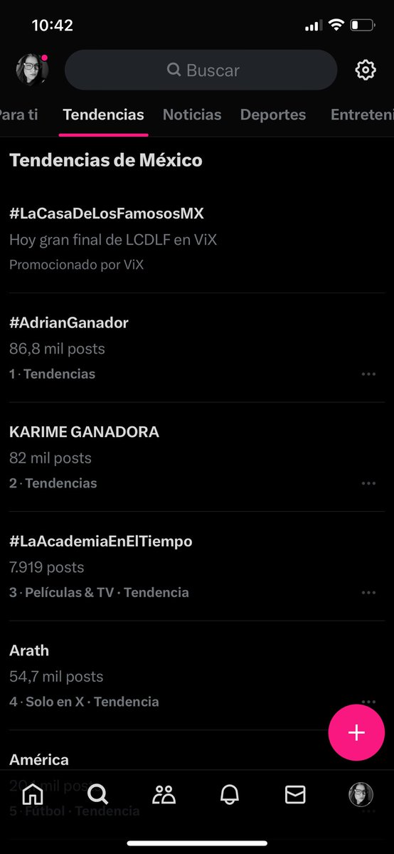 Sigue en número uno #AdrianGanador por encima de K.

Con casi noventa mil posts.
