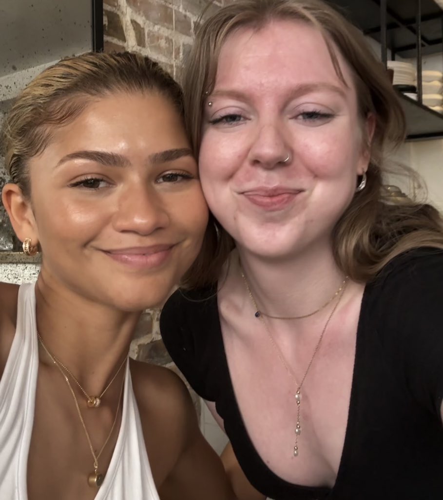 cjseaec's tweet photo. zendaya in Paris🙂‍↕️Law Roach was there too but I simply could not retain the consciousness because I truly love z fucking much https://t.co/KmkhoRPjNe