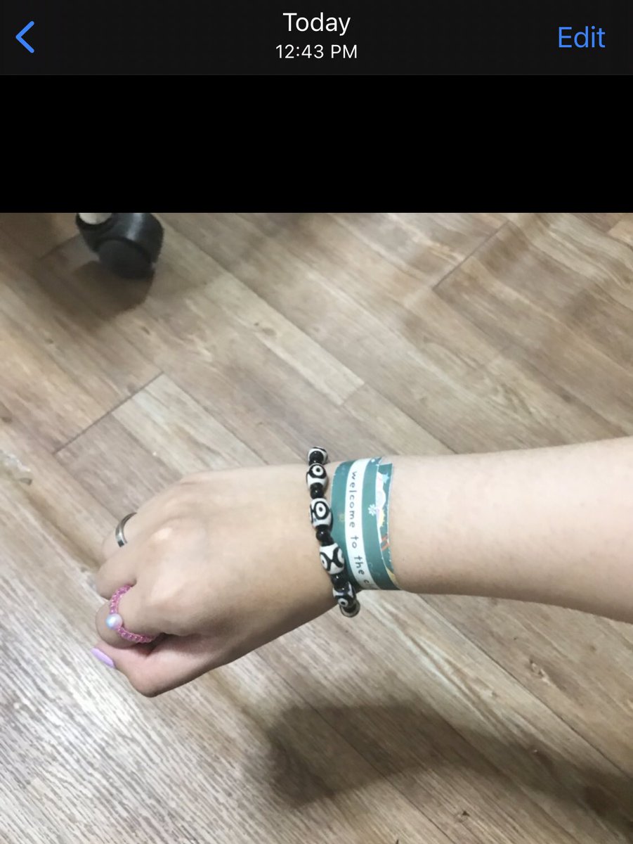 caranoise's tweet photo. si accla kala mo may day 2 nakastrap pa din hanggang ngayon 😭 krazy https://t.co/S88aiH9GfW