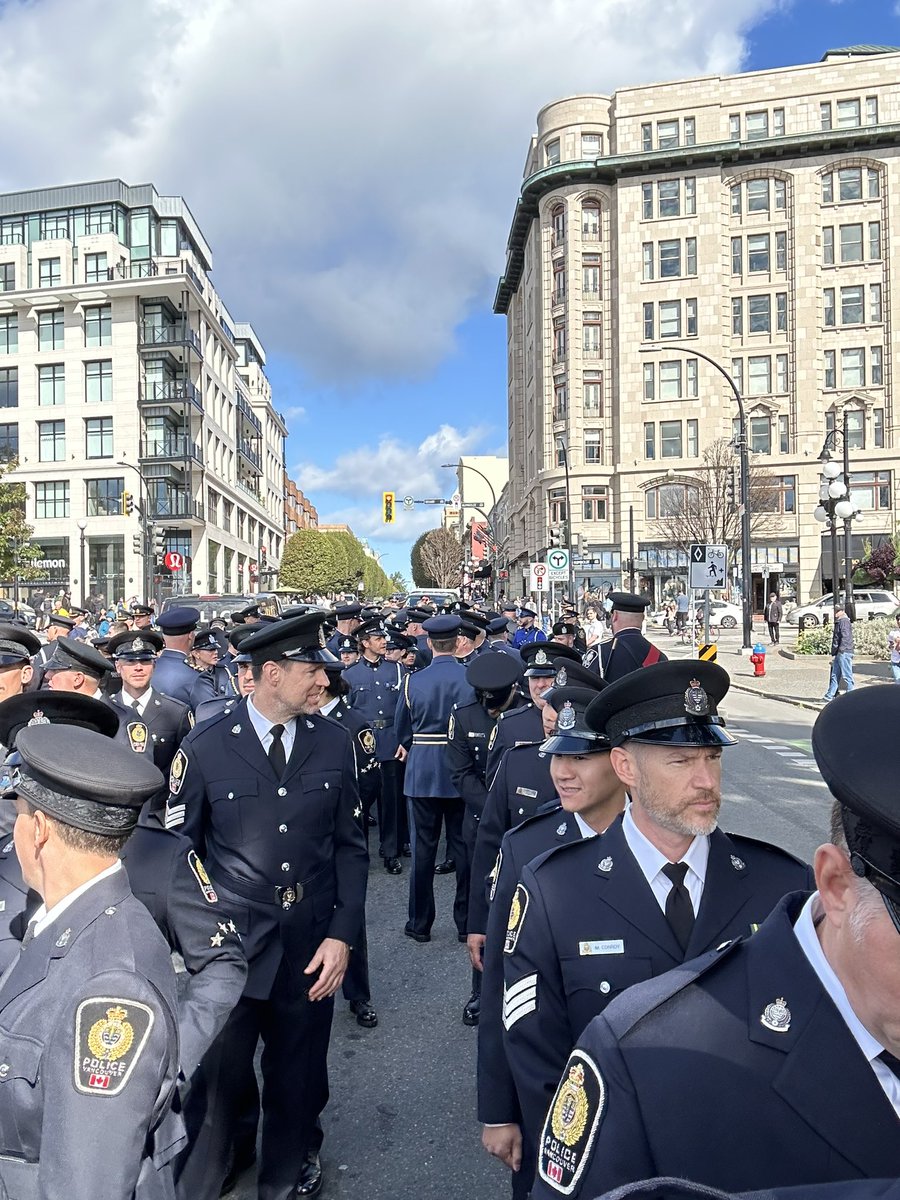 Honoured to attend and march in the the Police memorial today in Victoria !  #RideToRemember #vancouverpd