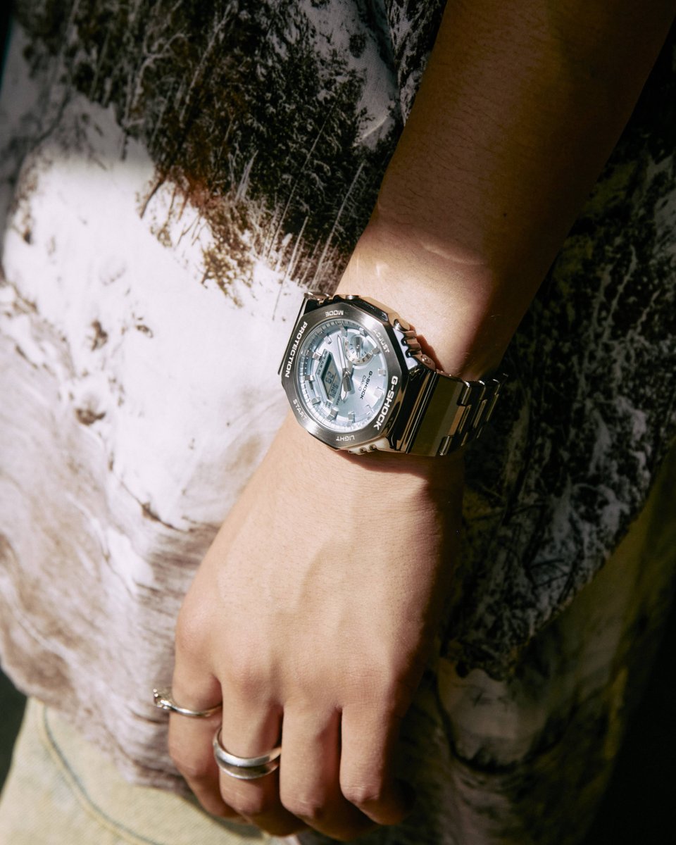 GSHOCK_OFFICIAL's tweet photo. The D SoraKi meets GM-2110D-2AJF
八角形フォルムのアイコニックモデルに、質感の高いメタルベゼル&バンドを採用したGM-2110D。5つのカラーダイアルの中から #TEAMGSHOCK の @sorakisoraki が選んだのは爽やかなライトブルー。
⌚️GM-2110D-2AJF
https://t.co/Uf7IplaePw https://t.co/LKKCvOKDro