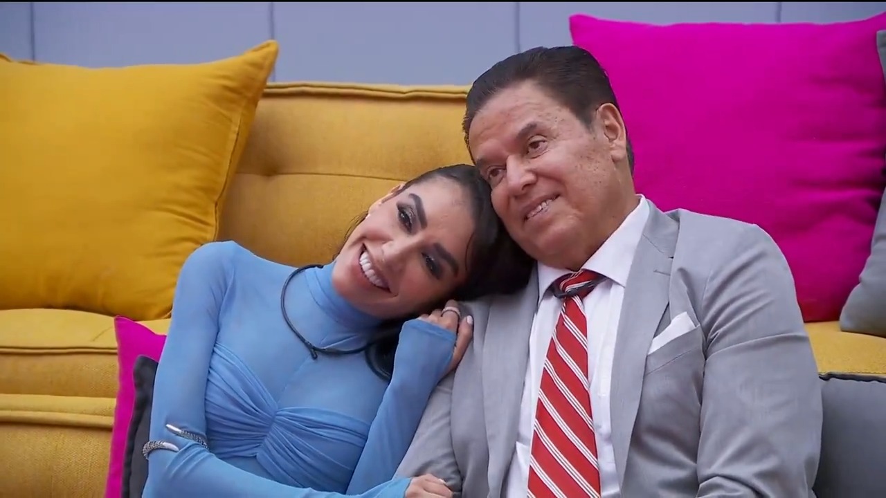 La Casa De Los Famosos México on X: "¡#KarimePindter nos ha regalado ÚNICOS  momentos que nos hicieron disfrutar esta temporada, y aquí está su paso por  la competencia! 👏🤩 Acompáñanos en la
