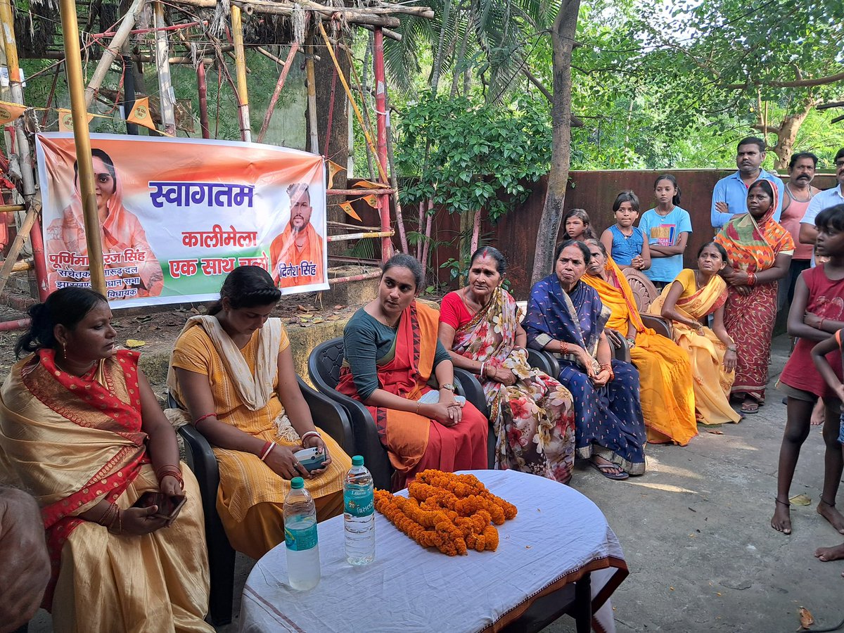 जामाडोबा कालीमेला अवस्थित बाबा सुदेश्वरनाथ शिव मंदिर प्रांगण में माथा टेक स्थानीय लोगों के साथ बैठक करबूउनकी समस्याओं से अवगत हुई और उन्हें हर समस्या का हल निकालने का वचन दिया। ख़ुशी इस बात की है की इनमें से कई ऐसे काम है जो पूर्ण होने के इतने क़रीब है की अब किसी के ना चाहने से