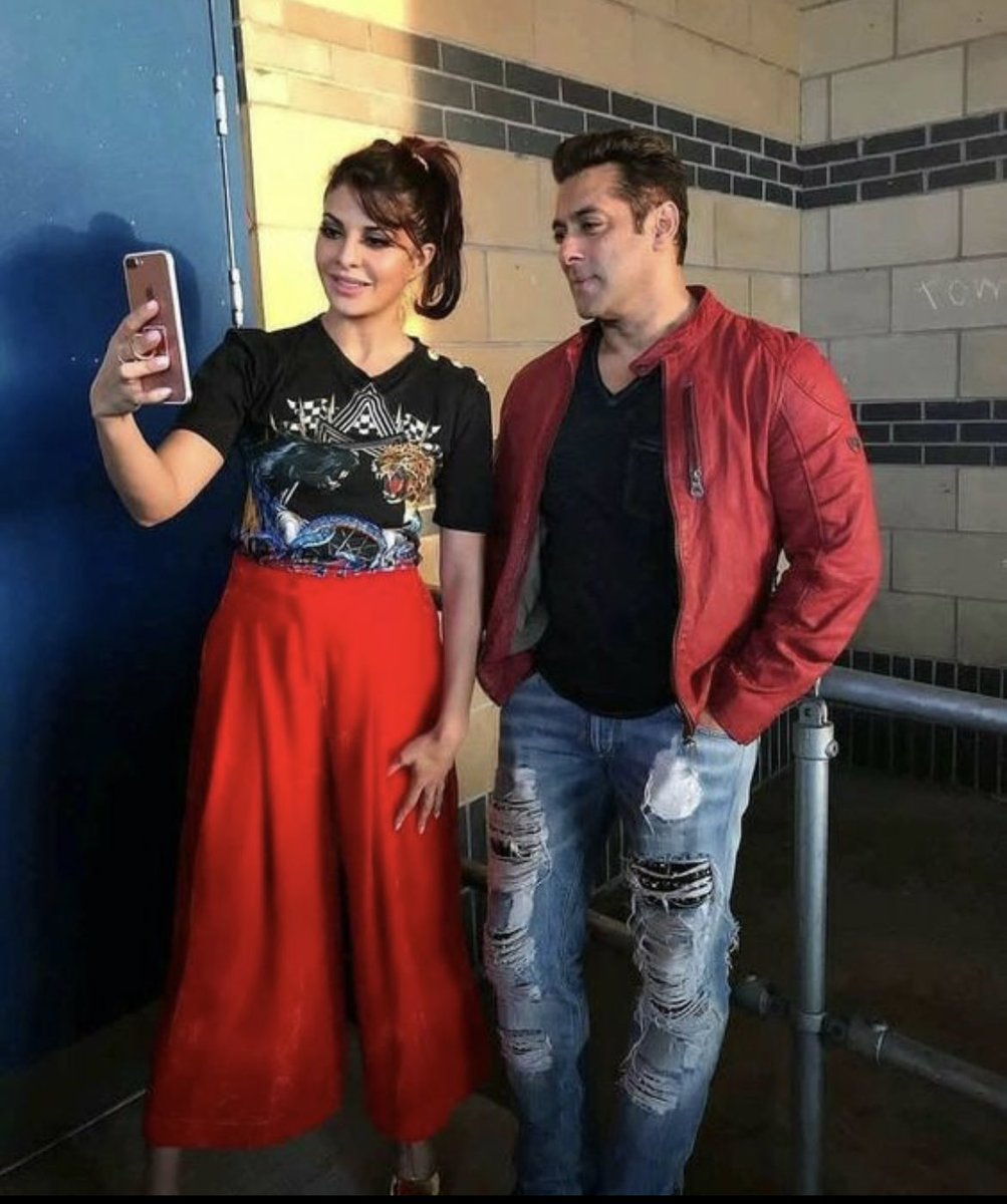 Salman Khan Fan Club (@beingskfan_club) on Twitter photo Selfie Moment’s <a href="/BeingJFernandez/">Jacqueline Fernandez Lover’s ❤️</a> @JackeyFernandez #SikandarOnEid2025 ❤️❣️ Selfie Moment’s <a href="/BeingJFernandez/">Jacqueline Fernandez Lover’s ❤️</a> @JackeyFernandez #SikandarOnEid2025 ❤️❣️