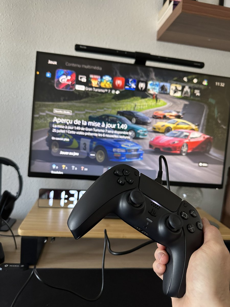 Floxygen_'s tweet image. Du coup je relance la PS5, trop bien de devoir laisser la manette branché h24. Mais c’est $ony c’est pas grave hein #forthepayers