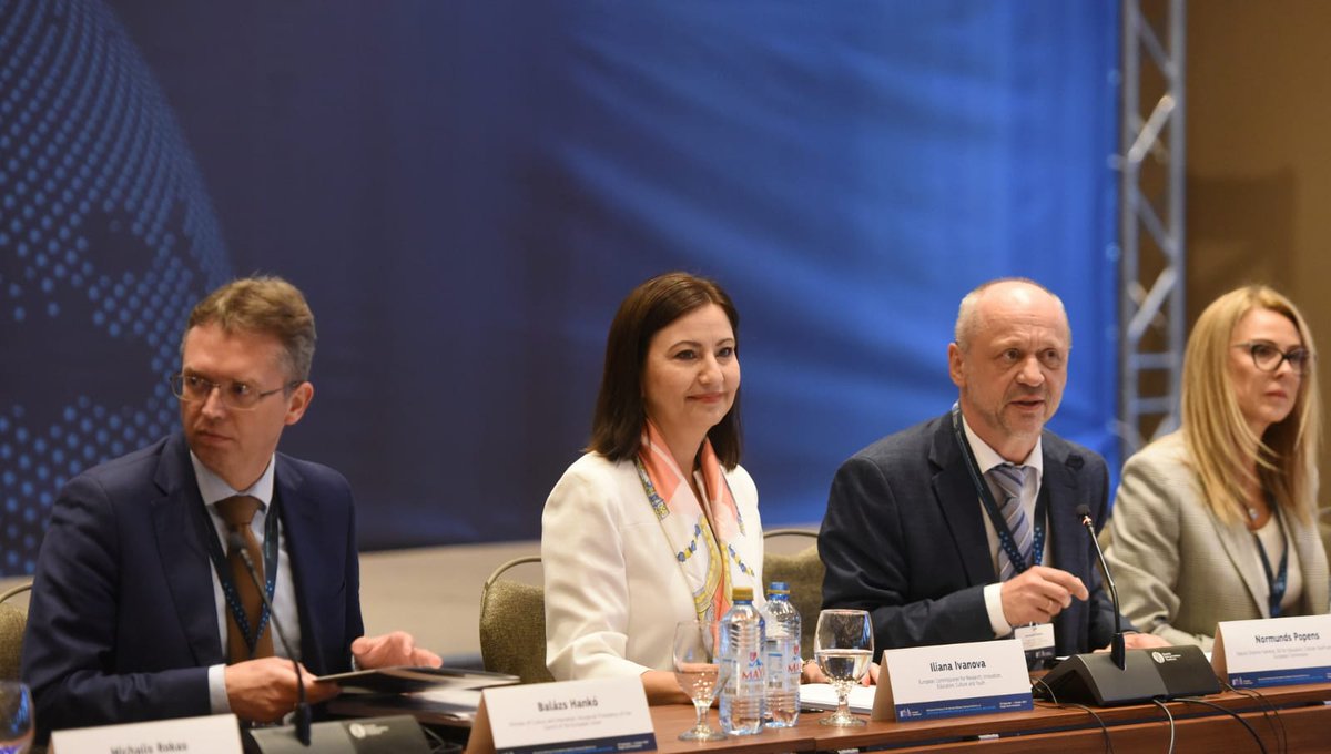 Ili_Ivanova's tweet photo. Today, I am in Skopje 🇲🇰 for the Western Balkans ministers’ meeting on research, innovation, skills and culture.

Cooperation is vital on the road to 🇪🇺 accession! 🤝

My opening speech 👉 https://t.co/SdqTeqDZkP https://t.co/wII6EC9huU